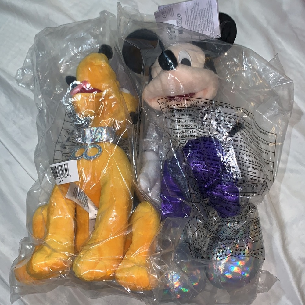 DISNEY MICKEY & PLUTO 100 years of wonder
